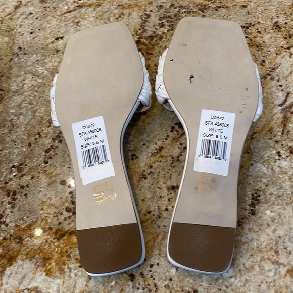 SAKS FIFTH AVENUE WHITE BASKET WEAVE SANDELS SIZE 8.5 - Picture 3 of 7